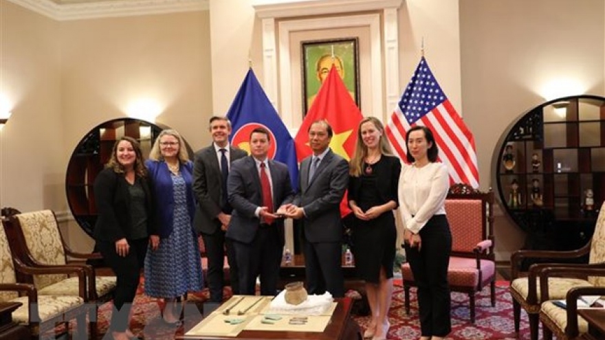 Vietnamese Embassy receives cultural artifacts and antiquities from FBI